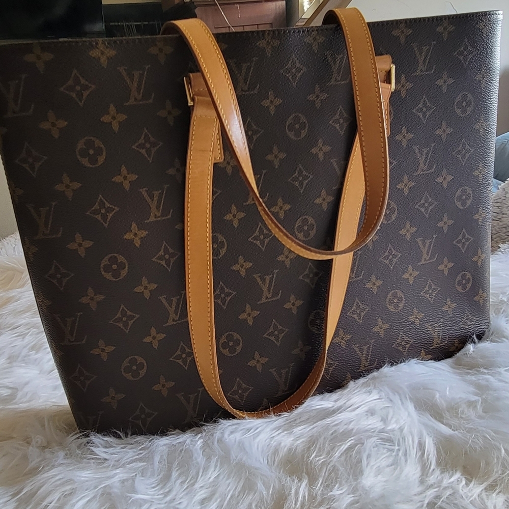 SOLD💯💥💥Louis Vuitton Luco Tote Monogram bag